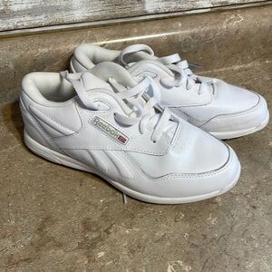 Reebok Size 6 1/2 Walking Shoes